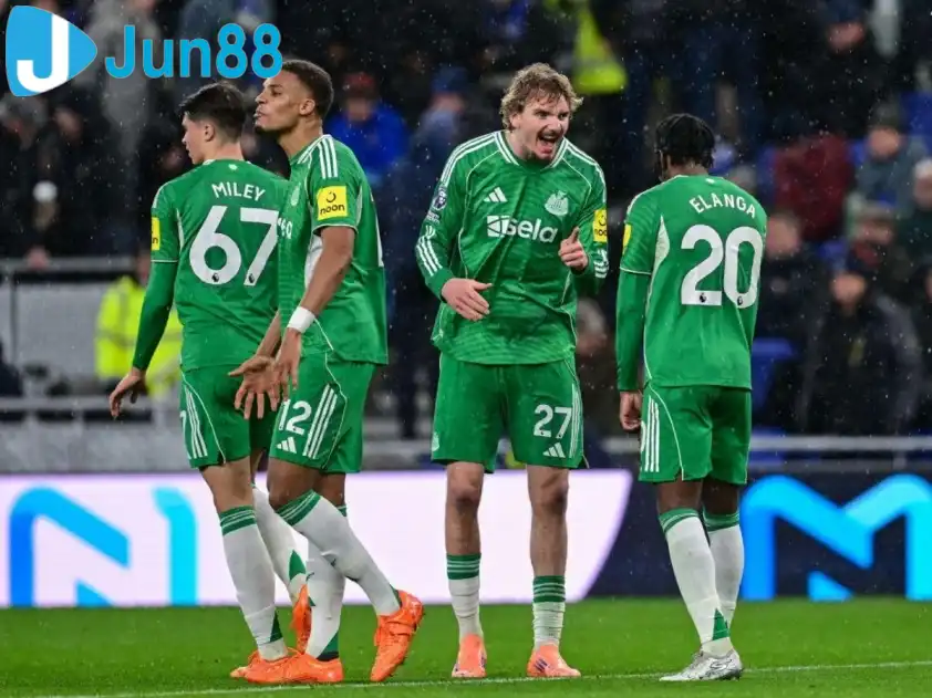 Newcastle vừa giành chiến thắng ấn tượng với tỉ số 4-1 trước Everton (Ảnh: ESPN)